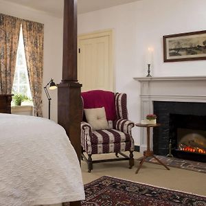 One-Bedroom Queen Suite